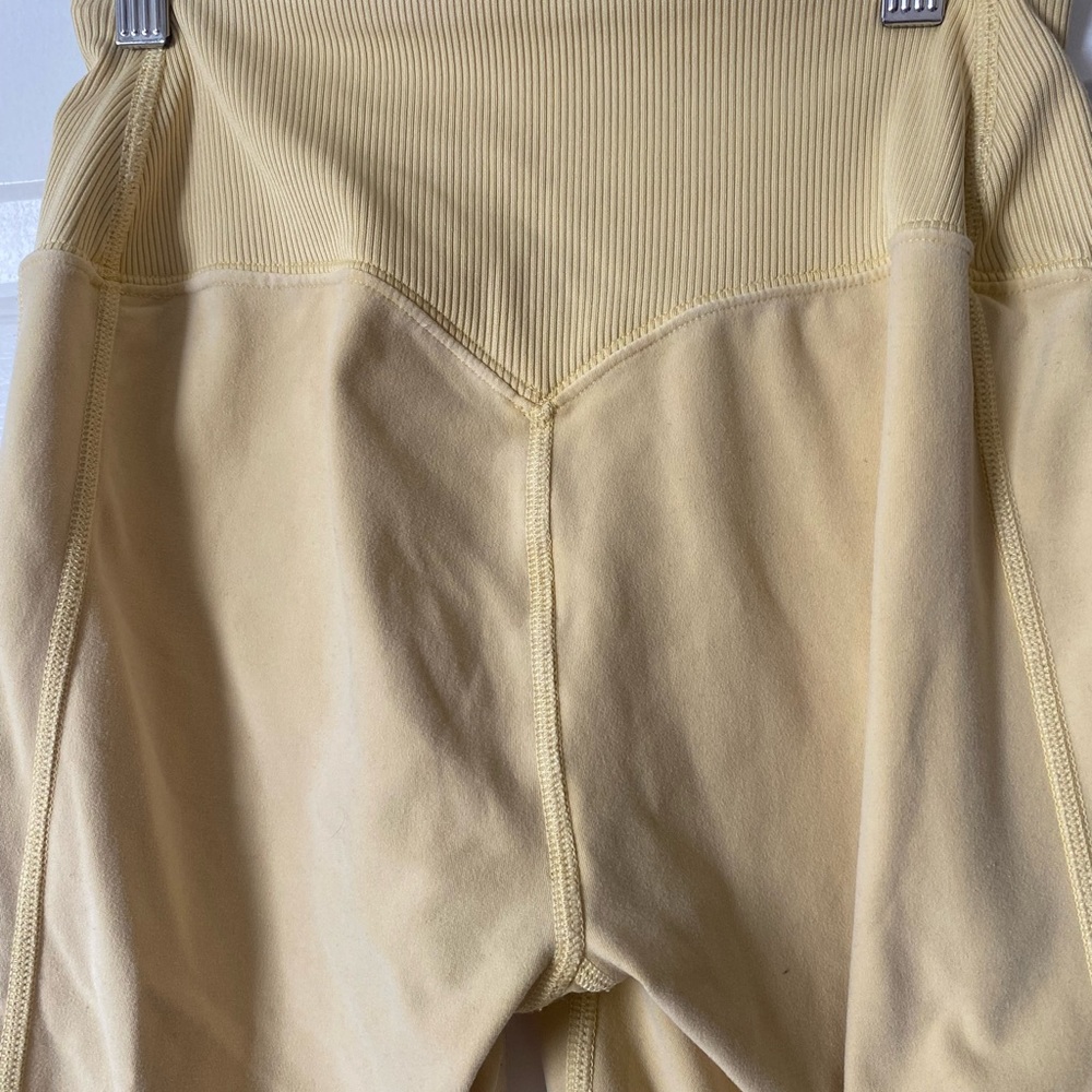 Alo yoga leggings in small